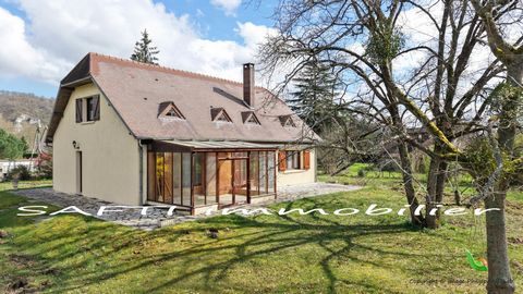Maison de 198m2 habitables - 4 chambres - terrain de 6600m2 autour + sous-sol total .