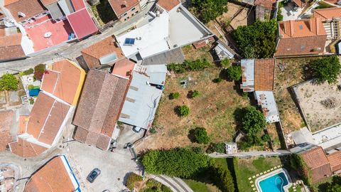 Discover the potential of this detached villa, ideal for families looking for the perfect balance between tranquility and comfort. Located just 10 minutes from the center of Loures, this property offers a unique opportunity to create the home of your...