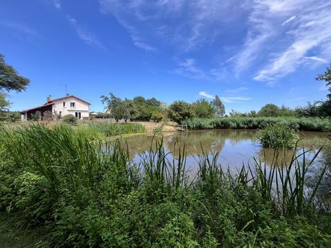 Pressac - Maison avec jardin arboré et étang à vendre à Pressac, 6 pièces, 198 m2 - 288 000 