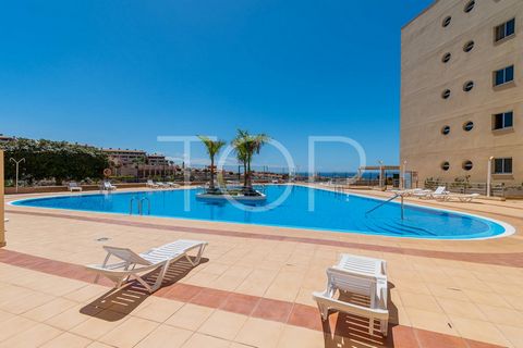 Wij presenteren u exclusief te koop deze woning met veel natuurlijk licht, gelegen op de derde verdieping van een rustig en goed onderhouden complex, op slechts een steenworp afstand van de zee, in het hart van Playa Paraiso. Het appartement is recen...