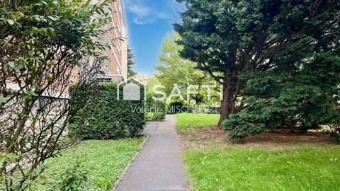 Grand appartement proche RER E à rénover