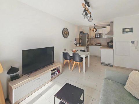 Appartement entièrement rénové avec ascenseur, au pied des commerces, des écoles et de la ligne G