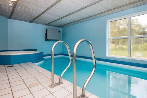 Etwa 200 m von einem kinderfreundlichen Strand entfernt liegt dieses Ferienhaus mit Pool. Es wurde 2007 teilweise modernisiert und ist ein guter Ausgangspunkt für Ausflüge in die Umgebung, die etliche Sehenswürdigkeiten und Aktivitätsmöglichkeiten be...