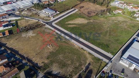 NEW pavilion under construction, Figueiredo. - Plot Area (10): 1,769.50m2 - Deployment area: 900m2 - Gross Construction Area: 975m2 - Right foot: 7.5m apx. Space for industrial activity, inserted in a new Industrial Park, with new and good access and...