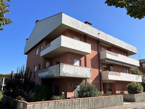 CITTA' DELLA PIEVE (PG), Loc. Moiano: attic measuring approximately 130 sq mts on the third floor comprising: entrance hall, large living room, kitchen with utility room, double bedroom, twin bedroom and small bedroom, two bathrooms, one with bath. I...