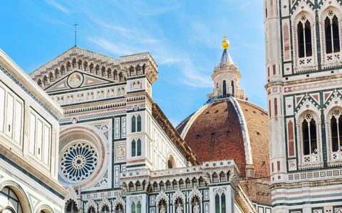 Si vous recherchez la paix et la tranquillité, un espace élégant entouré de belles choses et un emplacement fantastique dans la zone à trafic restreint entre la cathédrale de Florence et les Offices, à proximité des extraordinaires boutiques de haute...