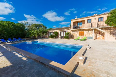 Welcome to this charming home, for 2 people, located in a rural residential complex in the outskirts of Campos. The complex consists of 7 apartments; therefore, the outside spaces are communal. There is a chlorinated pool of 11 x 5.5 m with a depth r...