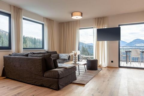 On a total of 111 meters square, you can enjoy your well-deserved break in this apartment in St. Martin am Tennengebirge. This house spoils with a magnificent view from the balcony/terrace of the surrounding mountain landscape. You can unwind in the ...