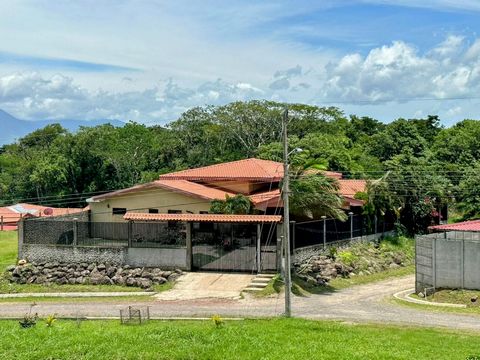 Présentation de Residential Valle Verde Nichée dans l’exclusif Residencial Valle Verde à La Cruz, Guanacaste, Costa Rica, est une résidence de luxe qui redéfinit la vie côtière. Bienvenue dans un monde d’opulence et de confort, où le design moderne r...