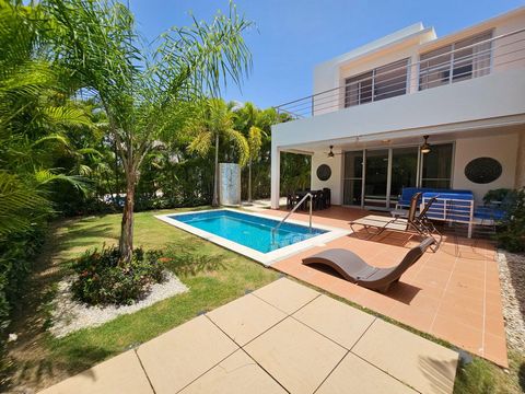 Fully furnished villa in Playa Nueva Romana, 324.99 Ms2 plot - 3 bedrooms each with its bathroom, one of them is on the first floor. The Master bedroom with walking closet. - Living / Dining room - Large kitchen with breakfast area. - Parking for 4 v...