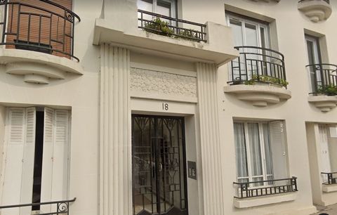 MARKET AREA BETWEEN ENGHIEN STATION AND DEUIL, BEAUTIFUL ART DECO BUILDING, ON THE GROUND FLOOR, STUDIO WITH MAIN ROOM, KITCHEN, BATHROOM AND WATER-CLOSETS... A CELLAR IN THE BASEMENT .. PROPERTY TAX 350€ LOW CHARGES 50€ / MONTH
