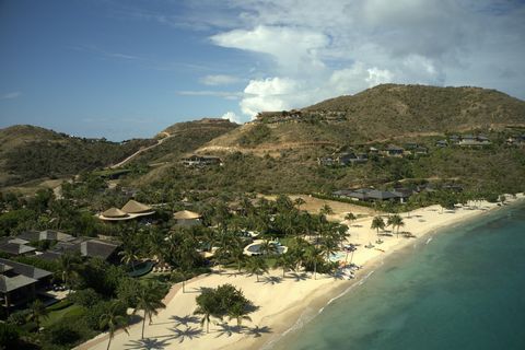 Sans doute le lot le plus idéalement situé sur la propriété, Ridge Home Site 6 se trouve niché sur la colline au-dessus du centre de villégiature avec une vue imprenable sur le plage, baie protégée, et la mer des Caraïbes et au-delà! Le dernier resta...