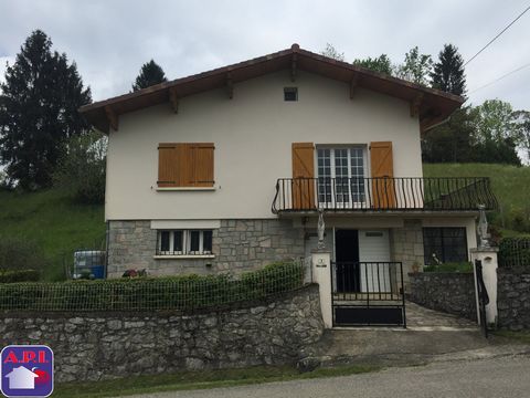 OPEN VIEW 10 minutes from Saint-Girons in a quiet area, close to a village with school, we offer you a detached house on more than 4000 m² of land. It consists of a basement garage of 100 m², upstairs 3 bedrooms, a living room with balcony, kitchen. ...