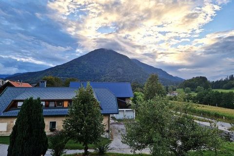 Este hermoso y tranquilo apartamento de vacaciones para un máximo de 8 personas se encuentra en Arnoldstein en Carintia, justo en el triángulo fronterizo de Austria, Italia y Eslovenia y ofrece una hermosa vista del paisaje circundante. El apartament...
