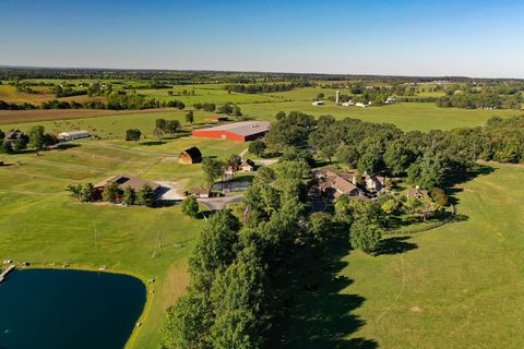 The Double Down Ranch is an exquisite luxury equestrian property located in the beautiful rolling hills of Missouri. Entering through the grand entrance, it becomes apparent you are in a special place. This incredible property showcases world-class c...