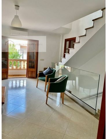 TWO houses for sale in the centre of Capdepera: refurbished duplex together with a house to refurbish adjacent to it. These houses are located in the centre of Capdepera, just in front of the church and one minute away from the town hall, schools and...