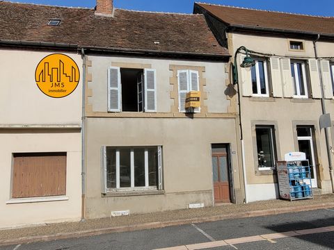 JMS IMMOBILIER, offers you in exclusivity, located in the heart of the village of Montet only 2 minutes from the A71 motorway, a house of about 115 m2 to renovate. On the ground floor: you will find an entrance, a living room, a dining room, a kitche...