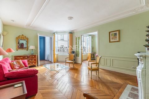 Exclusivity - Paris VIIIe - FAUBOURG SAINT-HONOR; Located in the noble floor of a Haussmann building, Groupe Vaneau offers you an exceptional family apartment. It comprises an entrance hall, a double living room, a completely renovated kitchen, two b...