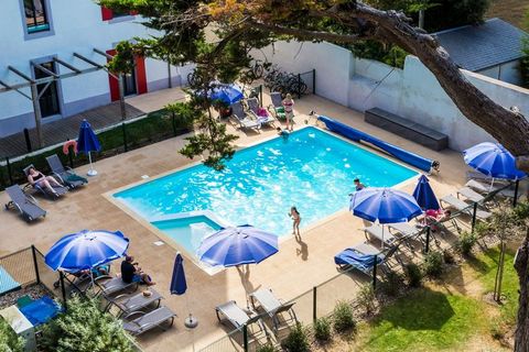 Résidence De La Plage is a ideal address for a successful holiday in the so-called Côte d’Amour at the bay of La Baule. The small-scale domain consists of two buildings with 3 or 4 floors, with nice and modernly furnished apartments. Each apartment f...