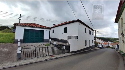 Detached villa for sale, of typology T4, consisting of 2 floors, with large garage, annex (intended for the 2nd kitchen), side entrance access to the backyard and space for car parking (next to the garage). Located in the center of the small and quie...