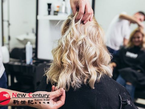 HAIR SALON --BLACKBURN SOUTH-- #7472934 Hairdresser * LOCATED ON BLACKBURN SOUTH SHOPPING STREET, GOOD LOCATION FOR EASY PARKING * The shop is fully equipped with 4 barber stations and a staff lounge * $5,500 per week, open for only 5 days * Ultra-lo...