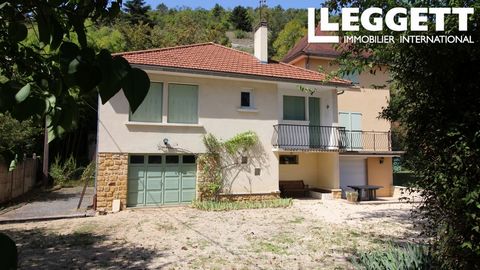 A18914CGI24 - Renovated house located close to all amenities and near the Dordogne river. It is equipped with a swimming pool with a pool house and a boulodrome. A second garage is located at the back of the house. There are two access gates to enter...