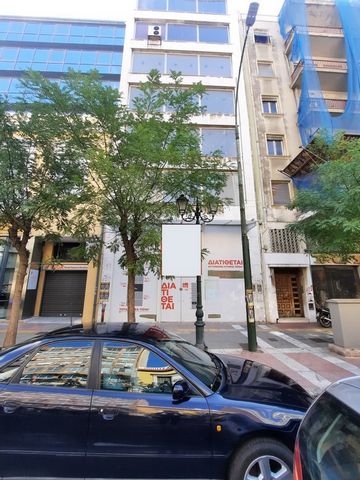 Available for sale is a unique building in Piraeus, situated close to the Municipal Theater in one of the city`s most dynamic areas. This exceptional property boasts a surface area of 1,101 sq.m., representing a significant investment opportunity in ...
