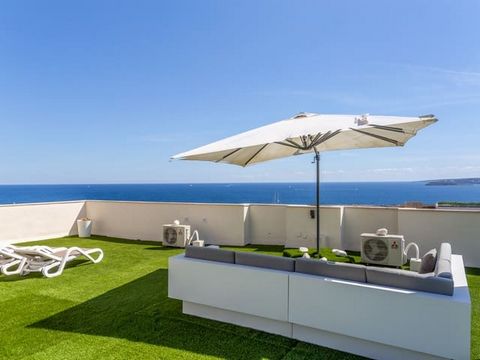 Four bedroom 8th floor penthouse in Puerto Portals, Palma de Mallorca. Unique design and Scandinavian clean lines help to create a large space with panoramic views across the sea and mountains. Fully refurbished in 2016 with allocated parking, underf...