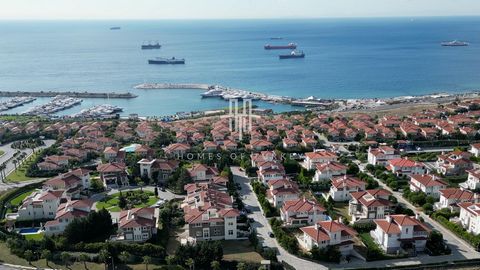 Vrijstaande villa's te koop bevinden zich in Beylikdüzü aan de Europese kant, dicht bij Yakuplu TEM en E-5 verbinding. Beylikdüzü, een van de snelgroeiende regio's van de Europese kant, is de wijk waar het blauwe en groene villaproject zich bevindt. ...