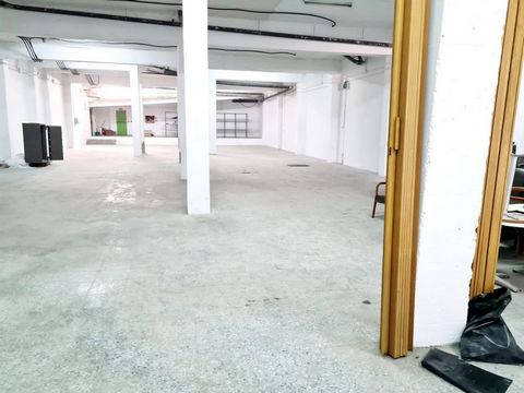 We have for sale a large underground space in the San Fernando area. Ideal for a warehouse or parking spaces. This large area features a spacious area, consisting of 554 square meters, where it can be used for various purposes. There is a bathroom an...