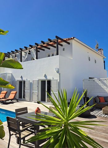 In the village of Possanco just 2 km from Comporta and 5 minutes from the beach. Wonderful 3 bedroom villa on a plot of 374m² with a construction area of 296.61 m². Comprising two floors and a 112m² basement with leisure space, bathroom and laundry. ...