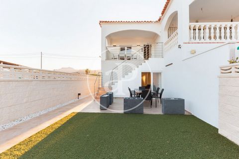 115 sqm furnished house with Terrace and views in Tavernes de la Valldigna.The property has 5 bedrooms, 2 bathrooms, parking space, air conditioning, balcony, garden and heating. Ref. VV2311011 Features: - Air Conditioning - Terrace - Garden - Furnis...