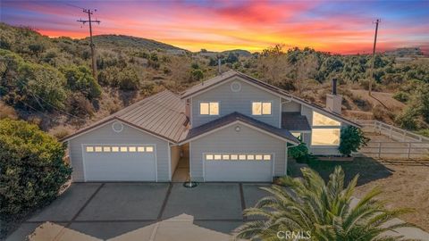 Views, views views!! Private, flat useable land, custom home with 2 car garage and a 4 car garage/workshop. Custom VIEW home with a MAIN home that has 3 bedrooms, 2.5 baths 2 car garage along with a CASITA attached to a 4 car garage/ workshop, sittin...