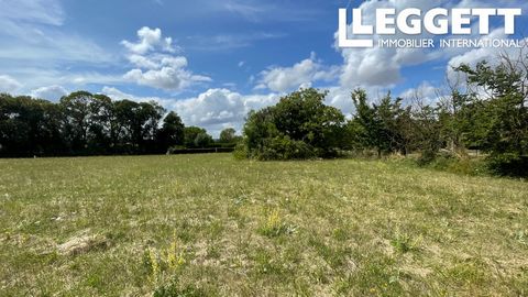 A22952VC16 - Constructible site in a quiet area of the village between Aigre and Rouillac. Information about risks to which this property is exposed is available on the Géorisques website : https:// ...