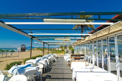 Apartamento frente al mar (208m2) con terraza (70m2) en la zona de White Pearl Beach, Elviria con piscina climatizada compartida, WIFI gratuito y barbacoa