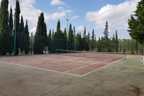 Posizione esclusiva e tranquilla, 3 camere da letto, 2 bagni, 6 persone, spiaggia a 500 metri, piscina privata con sistema controcorrente, WiFi, aria condizionata