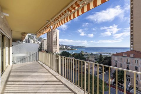 Situado sobre las playas de Larvotto, en una residencia de buen standing, apartamento completamente renovado. Consta de una entrada, sala de estar y comedor con cocina abierta totalmente equipada que se abre a la terraza con vista al mar, 2 dormitori...