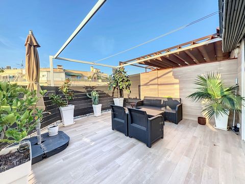 Discover this spectacular exterior penthouse in Esquerra de l Eixample!We present you an impressive renovated penthouse, located in one of the most coveted areas of the city. With 115 m² interior and a magnificent 87 m² outdoor terrace, this property...