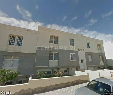 ¿Quieres comprar Local Comercial en Puerto del Rosario? Excelente oportunidad de adquirir en propiedad este Local Comercial con una superficie de 377m² ubicado en la localidad de Puerto del Rosario, provincia de Las Palmas. Dispone de buenos accesos ...