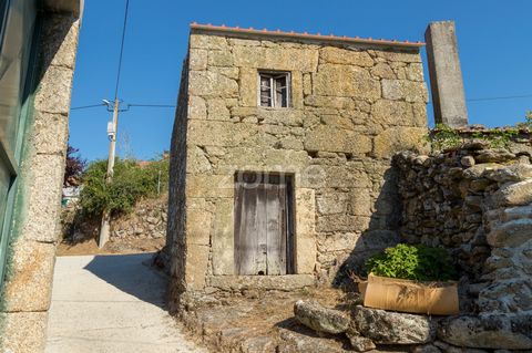 Woning ID: ZMPT564098 Ontdek het potentieel van deze charmante plek in Gonçalveiros, tussen de parochies van Codesseiro en Guilhafonso, waar geschiedenis verweven is met de natuur. Deze woning biedt niet alleen negen granieten huizen van verschillend...