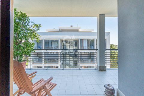 Dreizimmerwohnung zum Verkauf in Rom - Via Bogliasco Coldwell Banker bietet zum Verkauf eine prächtige Wohnung im vierten Stock mit Aufzug eines modernen Gebäudes aus dem Jahr 2019 an, das sich in einer ruhigen und prestigeträchtigen Wohngegend von R...