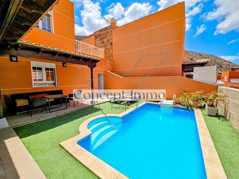 Moderna casa indipendente con piscina privata, garage, terrazza e giardino a Los Cristianos! Questa moderna e spaziosa casa indipendente si trova a Los Cristianos, in una zona tranquilla ma centrale con buone infrastrutture. La casa è molto ben tenut...