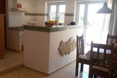 Quietly located holiday apartment on the outskirts of Denia for up to 6 people, with a large pool approx. 5.0m x 11m. Close to the beach. See prices below!