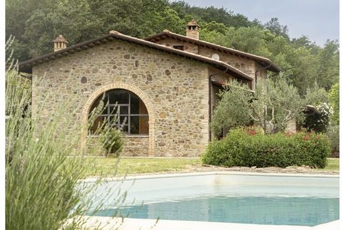 Fantastic villa with private pool and fenced garden, located in the countryside of Città di Castello, in Umbria.