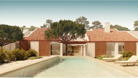 Villa T4 com 4 Suites, Piscina e Jardim inserida em terreno com 635m2, em Muda na Comporta. Esta Moradia faz parte de um projeto de 6 moradias, cheiras de luxo e conforto e a 10 minutos das praias. A Moradia é composta por 2 piso que se dividem nas s...