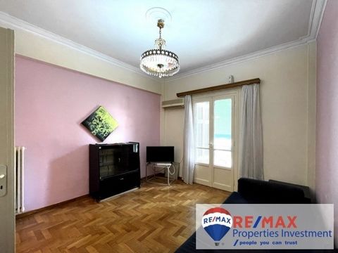 EN VENTE exclusivement par RE/MAX Properties Investment. - Les collaborations avec d’autres agences immobilières sont toujours les bienvenues. Appartement au 3ème étage, 52 m² L’immeuble est situé rue Acharnon, à seulement 450 mètres du métro. L’appa...