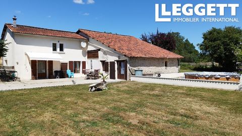 A31309DCO86 - Maison indépendante de deux chambres avec grange attenante, jardin, piscine hors sol et terrain avec accès à la rivière. Avec double vitrage et système d'assainissement conforme, cette maison ferait une excellente maison de famille ou d...