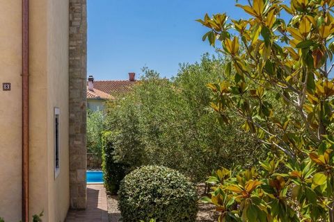 Casa con piscina privata, vista mare, posizione tranquilla nella graziosa cittadina di Krk, bellissima spiaggia con mare cristallino