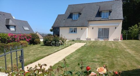 Très belle Maison de Qualité en Plein Centre-Ville de Pontivy Découvrez cette magnifique maison située en plein cur de Pontivy, offrant un beau cadre de vie sur un terrain clôt d'environ 600 m². Profitez d'une situation géographique idéale, à proximi...