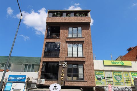 Duplex-Wohnung mit einer geräumigen Terrasse in İstanbul Eyüpsultan Diese geräumige Wohnung befindet sich in der Alibeyköy Nachbarschaft in Eyüpsultan, İstanbul. Alibeyköy ist eines der wichtigsten Investitionszentren, in dem verschiedene städtische ...